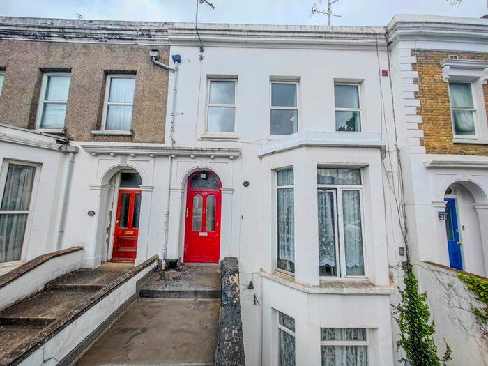 2 Bedroom Flat To Rent In Burrage Road, Woolwich, London, SE18