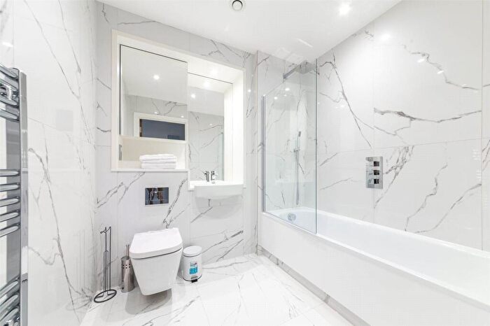1 Bedroom Apartment To Rent In Avalon Point, Silvocea Way, London, E14