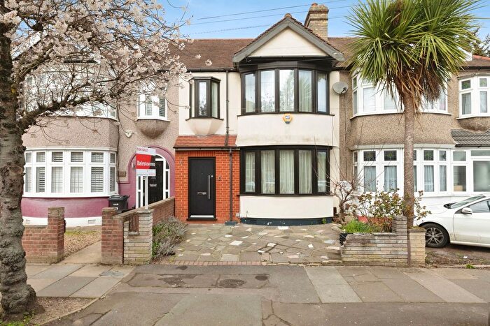 4 Bedroom Terraced House For Sale In Fairlop Road, Ilford, Essex, IG6