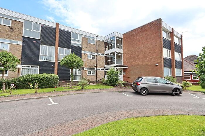 2 Bedroom Flat To Rent In Park Lane, Whitefield, M45