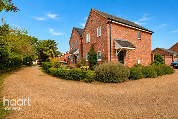 3 Bedroom Detached House For Sale In The Loke, Norwich, NR5