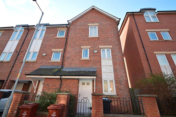 4 Bedroom House To Rent In Mackworth Street, Hulme, Manchester, M15