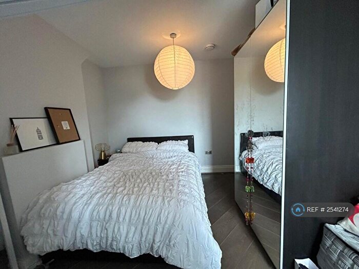 2 Bedroom Flat To Rent In Heath Street, London, NW3