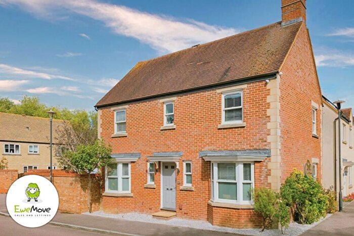 4 Bedroom Link Detached House For Sale In Barcote Close, Swindon, SN25