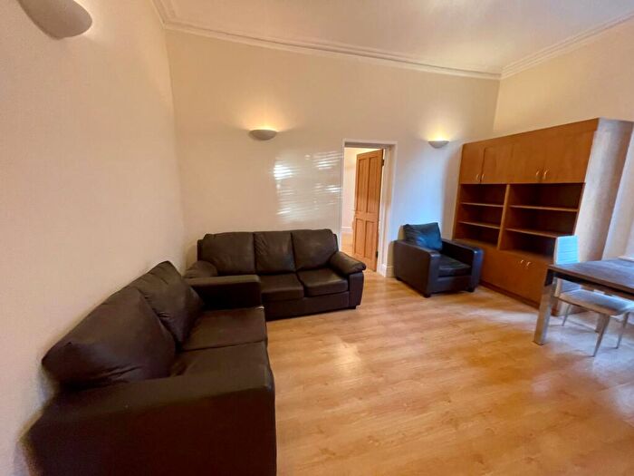 3 Bedroom Flat To Rent In Kings Gardens, West Hampstead, NW6