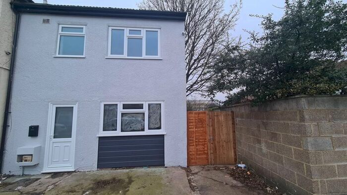 3 Bedroom Property To Rent In Granville Road, Gillingham ME7