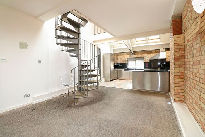 3 Bedroom Flat To Rent In Pump House Close, London, SE16