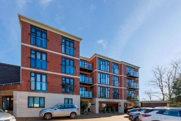 2 Bedroom Flat To Rent In South Park, Sevenoaks, TN13