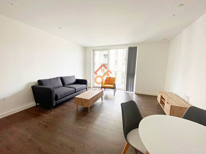 2 Bedroom Flat To Rent In Hartingtons Court, Coster Avenue, Woodberry Down, London, N4