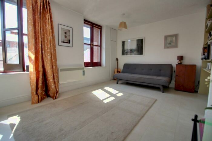 1 Bedroom Apartment To Rent In Kings Court, Cox Street, St Pauls Square, B3