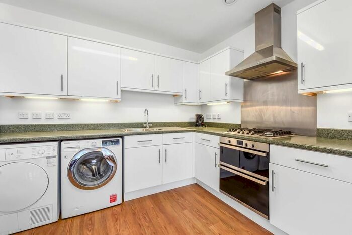 2 Bedroom Flat To Rent In Stockwell Road, London, SW9