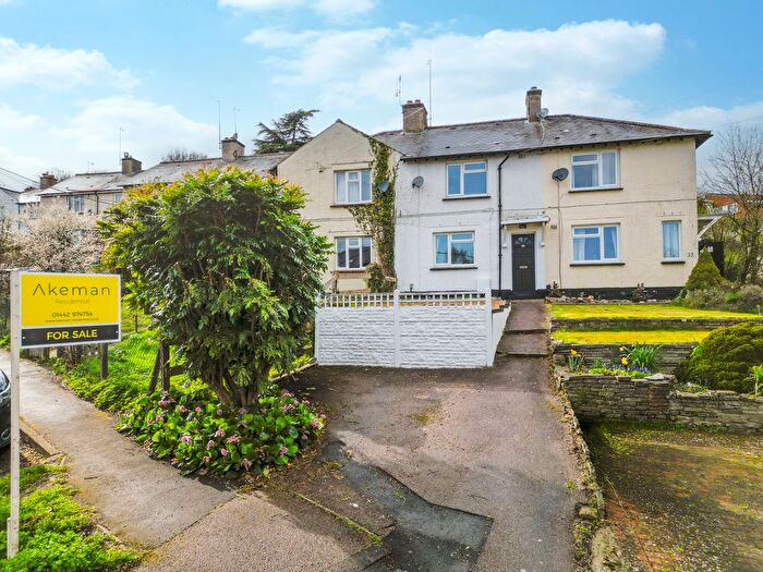 2 Bedroom Terraced House For Sale In Woodlands Avenue, Berkhamsted, HP4