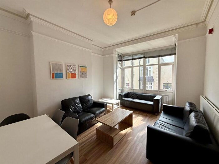 8 Bedroom House To Rent In College Road, Bangor, LL57