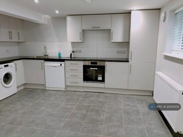 2 Bedroom Flat To Rent In Vincent Avenue, Manchester, M21