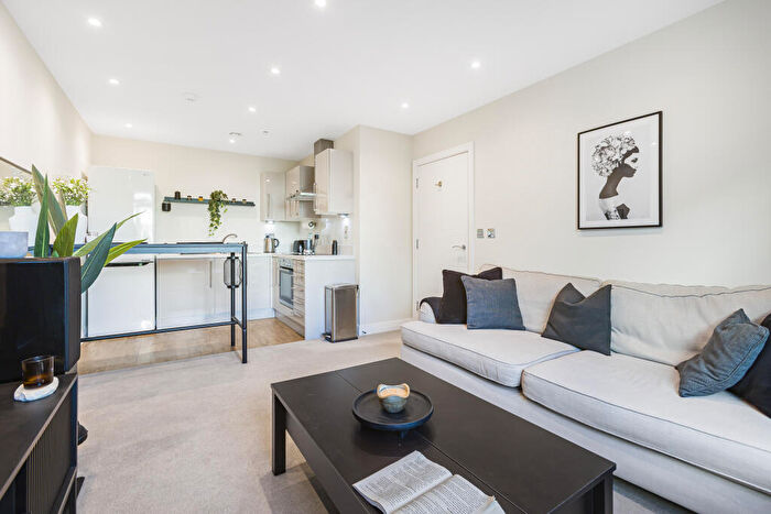 2 Bedroom Flat For Sale In Liberty House, Welwyn Garden City, AL7