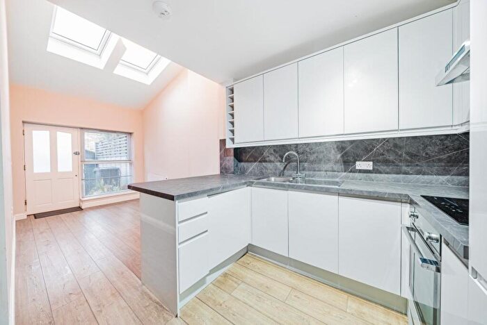 1 Bedroom Flat To Rent In Backwater Place, Kingston Upon Thames, KT1