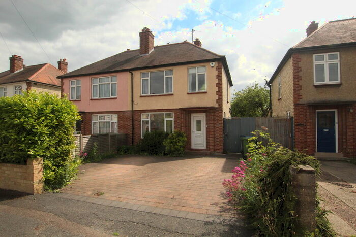 3 Bedroom Semi-Detached House To Rent In Mill End Close, Cambridge, CB1