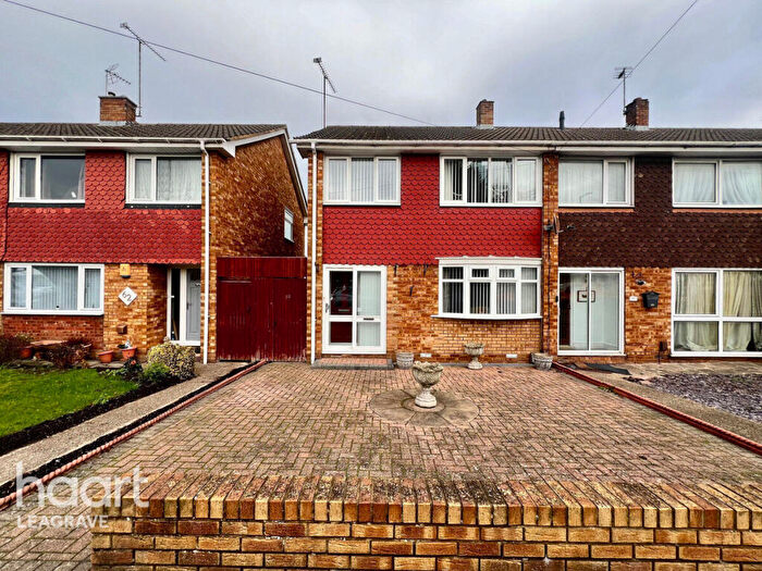 3 Bedroom Semi Detached House For Sale In Toddington Road, Luton, LU4