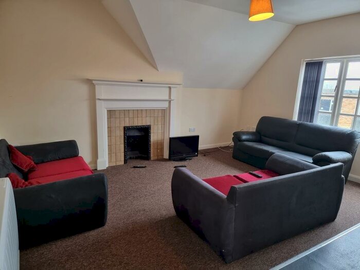 2 Bedroom Flat To Rent In Stoneygate Avenue, Leicester, Leicestershire, LE2
