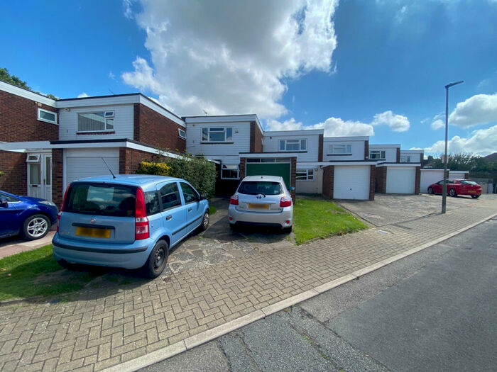 3 Bedroom House To Rent In Gleneagles Close, Orpington, BR6