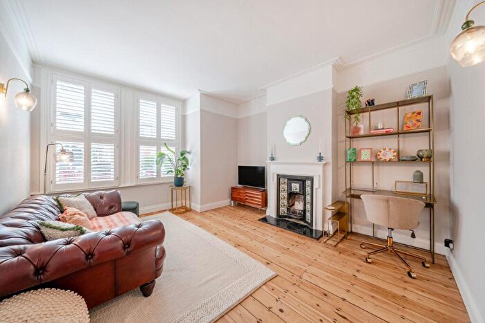 2 Bedroom Flat For Sale In Oakmead Road, Balham, London, SW12