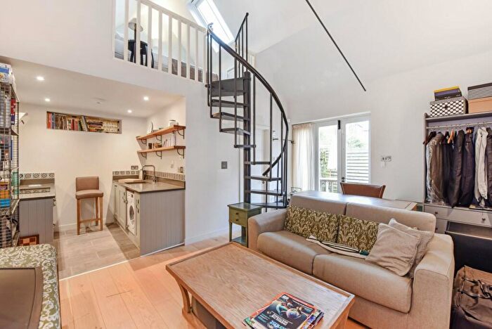 1 Bedroom Detached House For Sale In Chapel Street, Petersfield, Hampshire, GU32