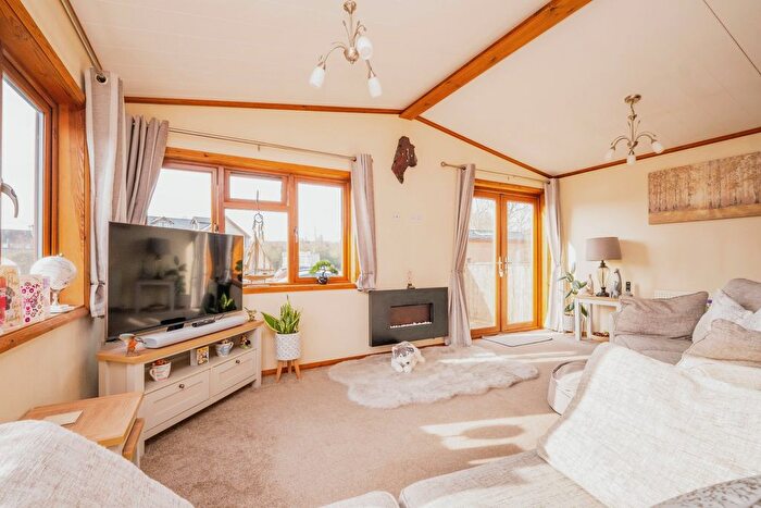 2 Bedroom Bungalow For Sale In Riverside Park, Upper Beeding, West Sussex, BN44