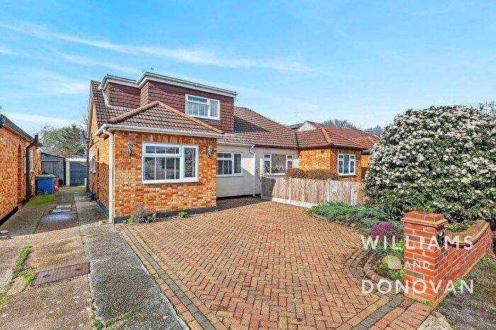 3 Bedroom Semi Detached House For Sale In Prestwood Close, Thundersley, SS7