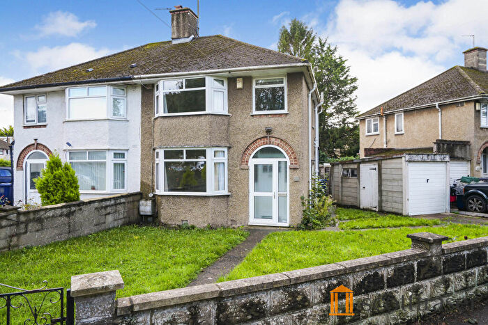 3 Bedroom Semi-Detached House To Rent In Marsh Lane, Marston, OX3