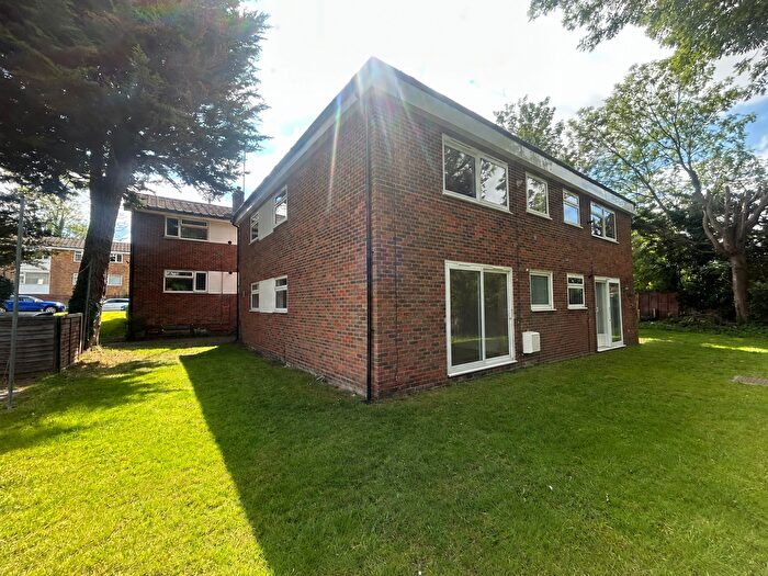 2 Bedroom Flat To Rent In Paddock Road, Dartford, DA4