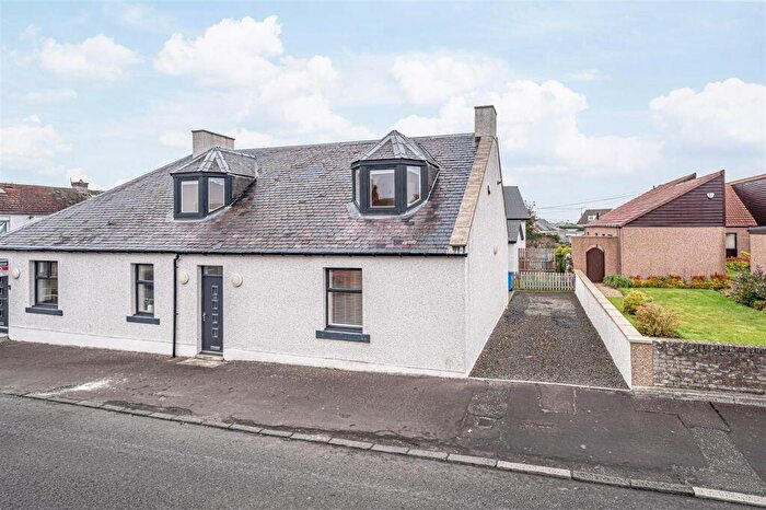 4 Bedroom Semi Detached House For Sale In Henderson Street, Kingseat, KY12