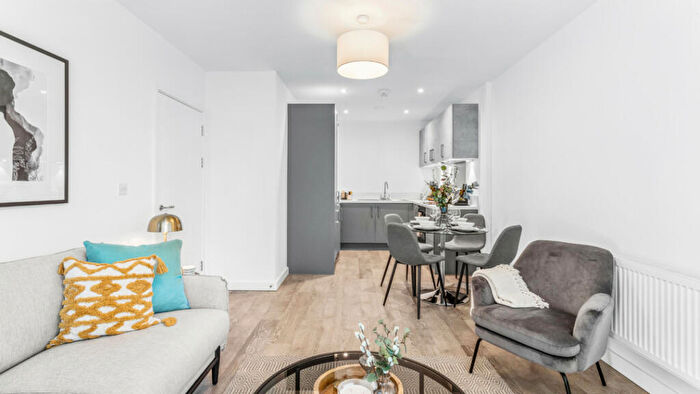1 Bedroom Flat For Sale In Kenavon Drive, Reading, RG1