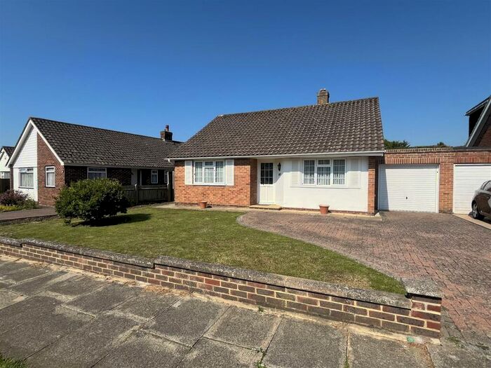 2 Bedroom Bungalow To Rent In Hangleton Valley Drive, Hove, BN3