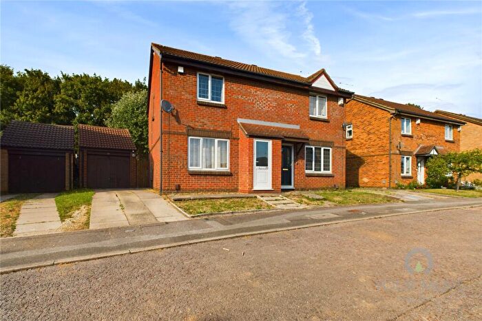 3 Bedroom Semi-Detached House For Sale In Yeoman Meadow, Northampton, Northamptonshire, NN4