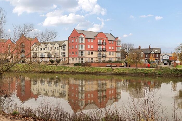 3 Bedroom Flat To Rent In Waterside, St. Thomas, Exeter, EX2