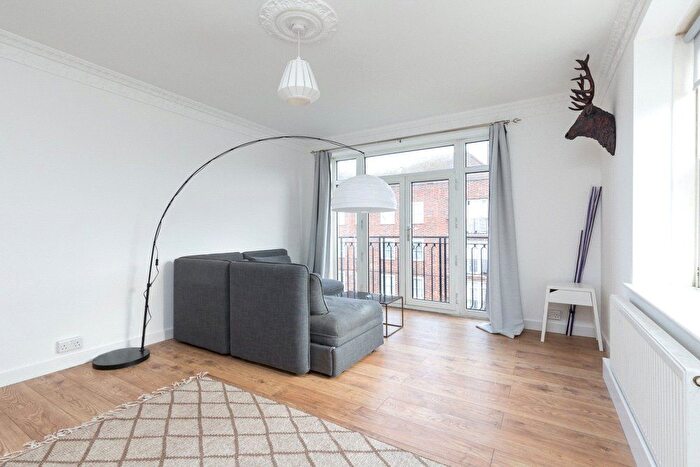 3 Bedroom Flat To Rent In Gibraltar Walk, Bethnal Green, London, E2