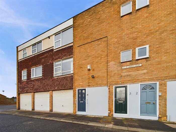 3 Bedroom Flat For Sale In St. Davids Court, Whitley Bay, NE26
