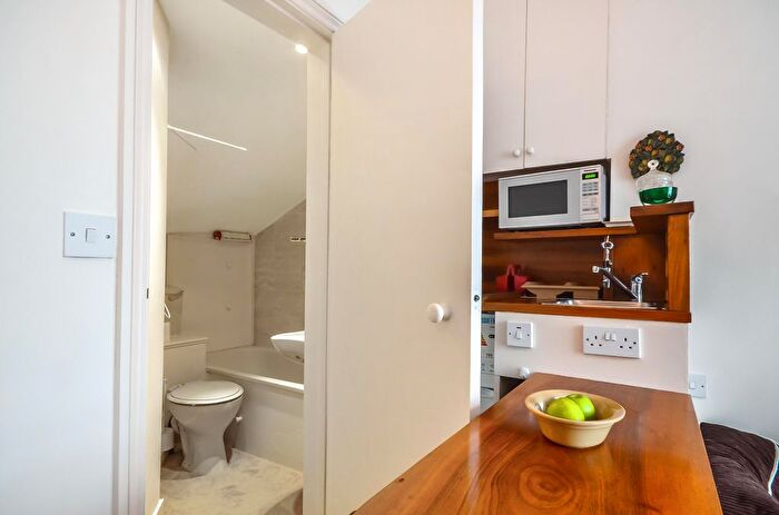 Studio To Rent In Charlwood Street, London, Uk, SW1V