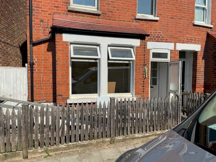 Semi-Detached House To Rent In Tivoli Road, London, SE27