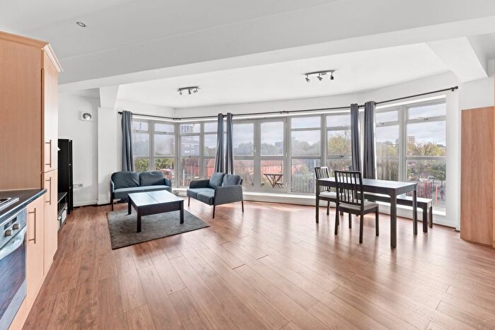 2 Bedroom Flat To Rent In Sultan House, St. James's Road, SE1