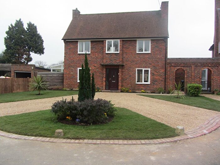 3 Bedroom Detached House To Rent In Otter Close, Ottershaw, KT16