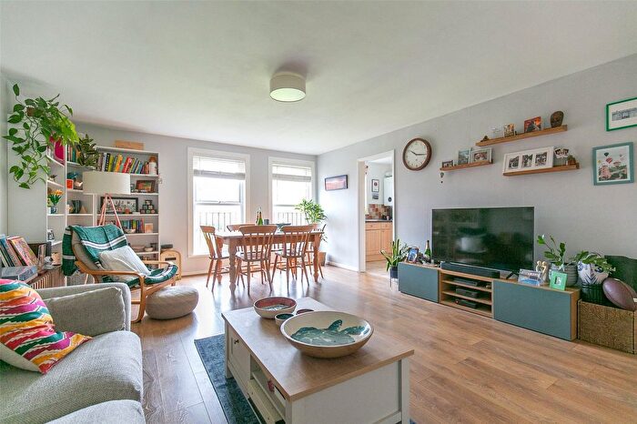 2 Bedroom Flat For Sale In Alma Court, Bristol, BS8