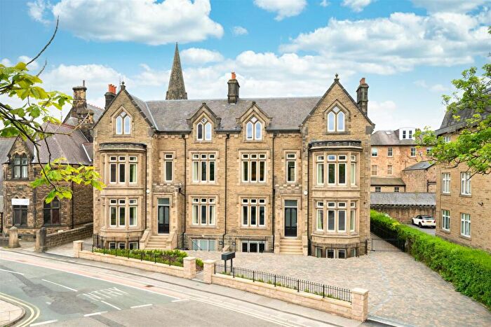 2 Bedroom Flat To Rent In North Park Road, Harrogate, HG1