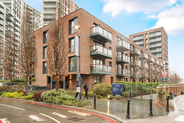 2 Bedroom Apartment For Sale In Duke Of Wellington Avenue, London, SE18