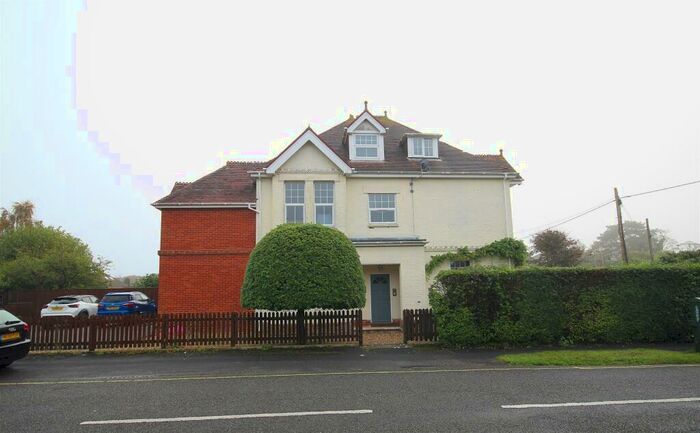 2 Bedroom Flat To Rent In Avenue Road, New Milton, BH25