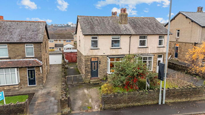 3 Bedroom Semi Detached House For Sale In Crowtrees Lane, Brighouse, HD6