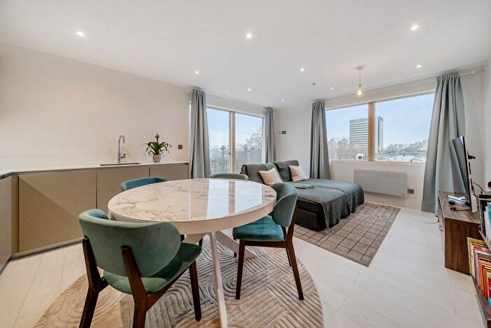 2 Bedroom Flat For Sale In Chiswick High Road, Chiswick, London, W4