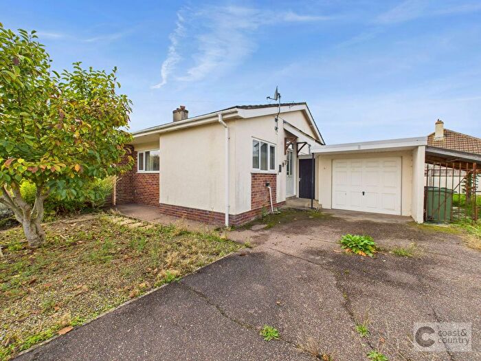 2 Bedroom Semi Detached Bungalow For Sale In Whitears Way, Kingsteignton, TQ12