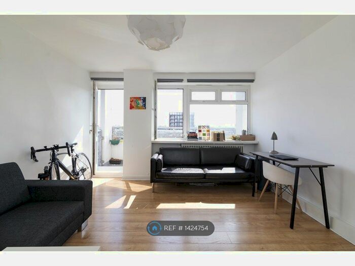 3 Bedroom Flat To Rent In Fellows Court - Shoreditch, London, E2