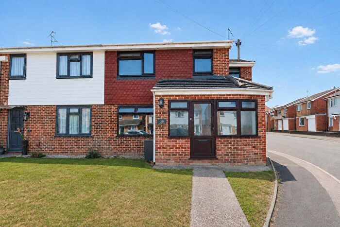 3 Bedroom Semi-detached House For Sale In Moor Park Close, Rainham, Gillingham, ME8